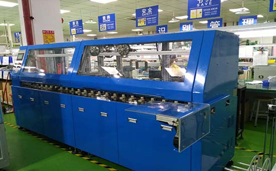 自動(dòng)剝皮刷扭編織包銅箔去鋁箔機(jī)現(xiàn)場圖片